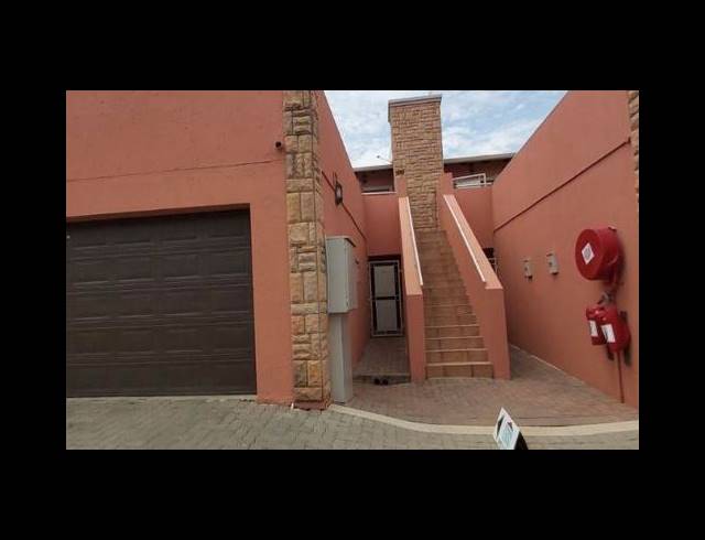 3 BEDROOM TOWNHOUSE FOR SALE IN GLEN MARAIS